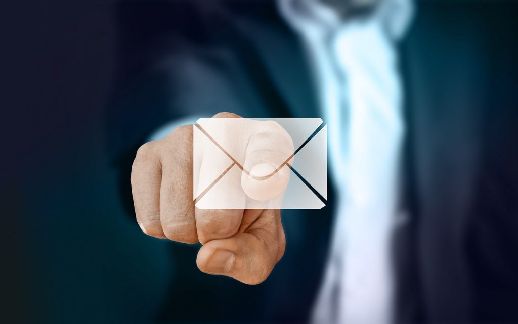 businessman 2956974 1280 1024x641 - Configurar Prestashop para recibir notificaciones de pedidos y productos